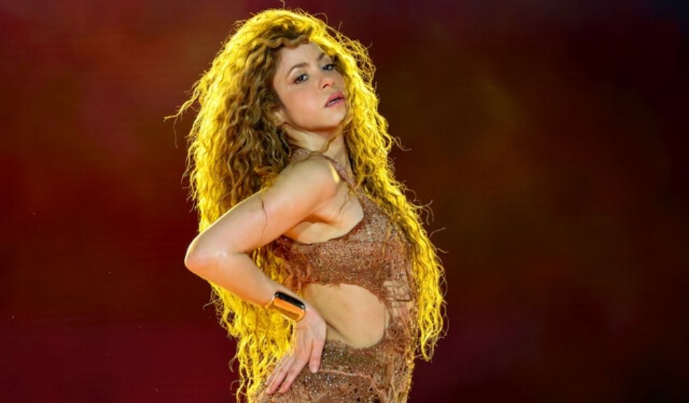 Shakira no solo moverá las caderas en su concierto, también la economía de Bogotá 1 Shakira no solo moverá las caderas en su concierto, también la economía de Bogotá Los dos conciertos que dará Shakira en Bogotá hará que la economía de la ciudad se mueva y crezca desde diferentes sectores. Le contamos.