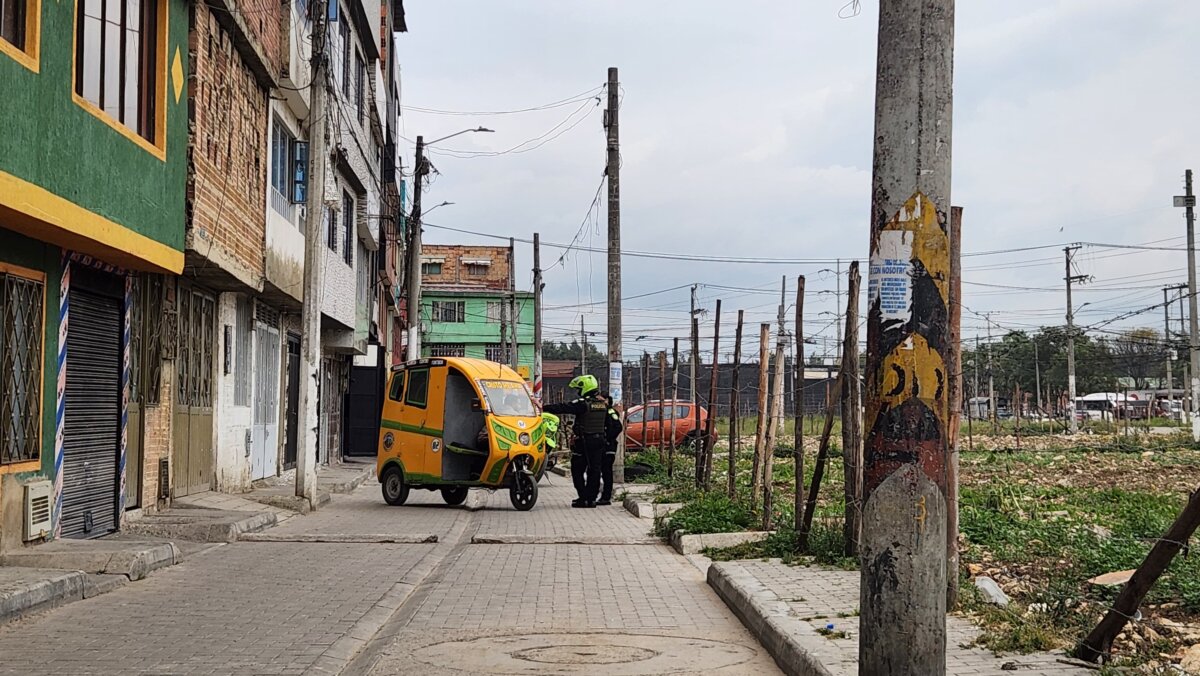 Así fue el crimen de Deivis en un callejón de Fontibón Deivis fue asesinado luego de guardar su bicitaxi a unas pocas cuadras de su casa en Fontibón. Q'HUBO conoció los detalles del crimen.