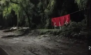 Autoridades activaron operativo tras hallar bandera del ELN en el norte de Bogotá 1 Autoridades activaron operativo tras hallar bandera del ELN en el norte de Bogotá Así fue el operativo de la Policía tras el hallazgo de una bandera del ELN en el norte de Bogotá. Le contamos los detalles.