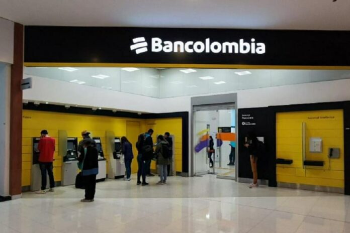 Cajero automático de Bancolombia se descontroló y entregó el doble del dinero solicitado El cajero automático presentó una falla técnica y comenzó a dispensar más dinero del solicitado a todos los usuarios.