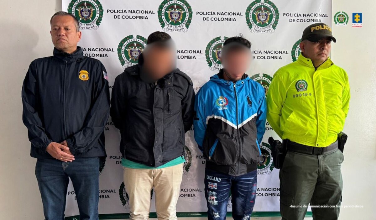 Capturan a dos hombres por delitos de pornografía y abuso infantil: sus hijos eran las víctimas 8 Capturan a dos hombres por delitos de pornografía y abuso infantil: sus hijos eran las víctimas Los hombres señalados de abuso sexual infantil serían excandidatos al Concejo Municipal de Cajamarca, y uno de ellos el actual presidente de la Junta de Acción Comunal de su barrio.