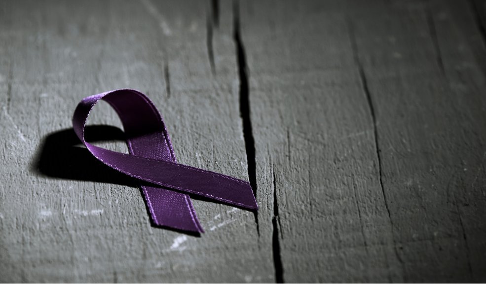 Joven de 18 años fue asesinada en Ciudad Bolívar; su hijo está desaparecido 1 Joven de 18 años fue asesinada en Ciudad Bolívar; su hijo está desaparecido Una joven de 18 años fue hallada sin vida y con signos de violencia en Ciudad Bolívar. Denuncian que el hijo de la víctima está desaparecido.