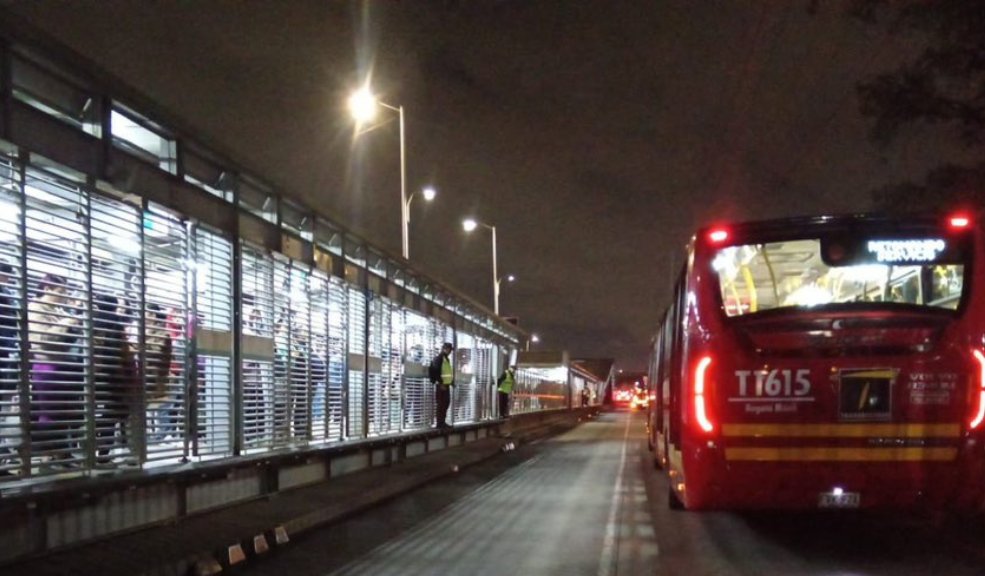 Transmilenio: retrasos en movilidad por accidente de tránsito Accidente en TransMilenio afecta la movilidad a esta hora, a la vez que dejó ocho lesionados.