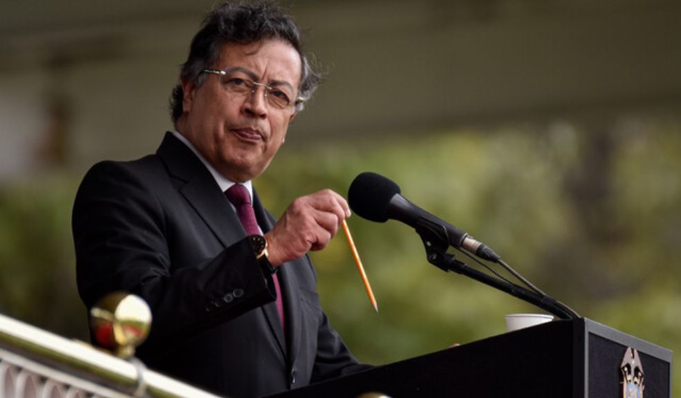 Petro denunció plan para atentar contra él: "tienen dos misiles para mi avión" Este martes, el presidente Gustavo Petro denunció un presunto atentado en su contra que, según afirmó, estaría siendo planeado para atacar su avión.