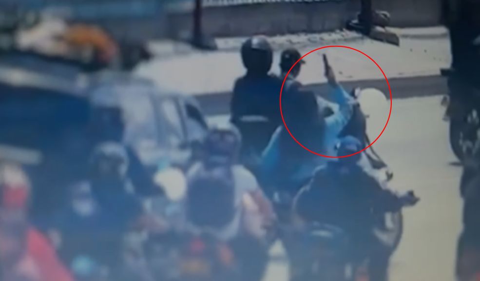 Capturan a dos personas por porte ilegal de armas en Soacha Estas personas estaban realizando disparos durante un sepelio.