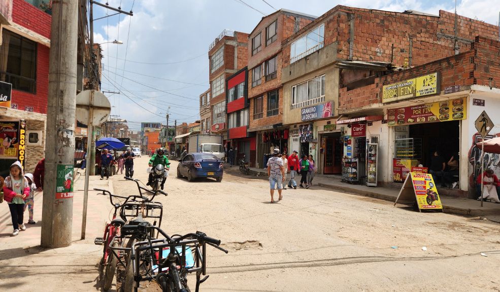 Ataque cobró la vida del 'Negro' en Soacha La víctima, a quien la comunidad identificó como el 'Negro', falleció tras un ataque a disparos en el barrio Danubio, de Soacha.