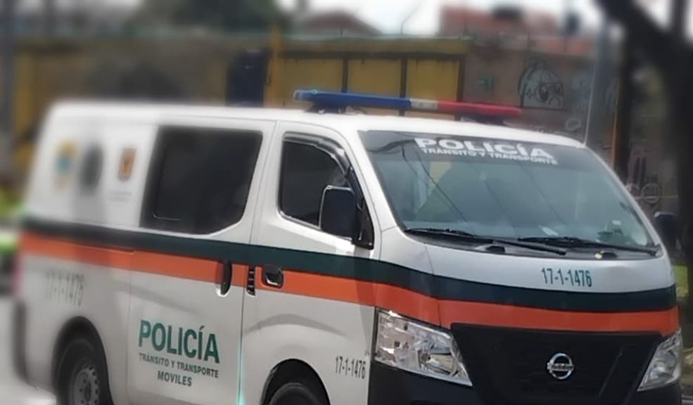 Video del momento exacto en el que patrulla de la Policía arrolla a una mujer en Puente Aranda Se conoce video del momento exacto en el que ocurre accidente en Puente Aranda.