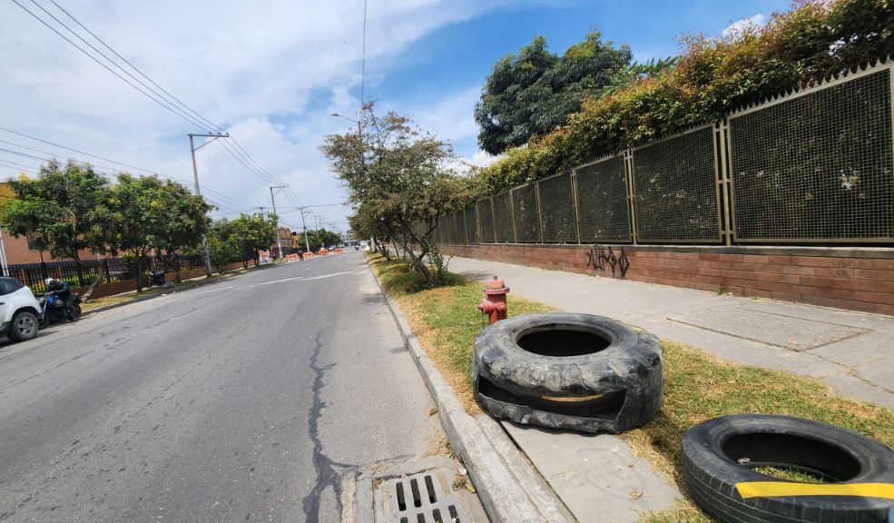 Hombre murió tras ser atacado a disparos detrás de un colegio en Bosa Un hombre de aproximadamente 48 años fue la víctima mortal del ataque en el sector de Brasilia, en Bosa.