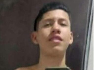 Familia busca angustiosamente a Johan, quien desapareció cuando hacía un mandado 4 Familia busca angustiosamente a Johan, quien desapareció cuando hacía un mandado Johan Montoya lleva 6 días desaparecido. La última vez que lo vieron, cuenta su padre, fue cuando iba a la tienda, en Rafael Uribe. Este es su drama.