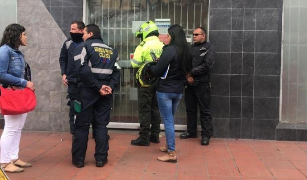 Delincuentes asaltaron un banco en la localidad de Suba; hubo persecución 9 Delincuentes asaltaron un banco en la localidad de Suba; hubo persecución Una banda criminal asaltó una entidad bancaria en la localidad de Suba. Esto es lo que se sabe.