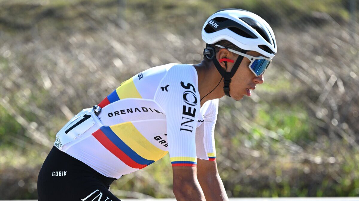 EN VIDEO: Egan Bernal sufre dura caída en España. Preocupa su estado de salud Durante la disputa de la Clásica Jaén Paraíso, Egan Bernal, campeón nacional de ruta, sufrió una dura caída. Su situación médica es preocupante.