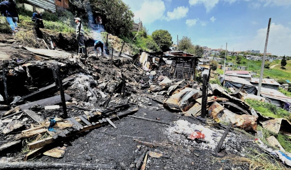 EN VIDEO: Seis familias lo perdieron todo, tras incendio en Altos de la Estancia, Ciudad Bolívar La comunidad del barrio Altos de la Estancia, de Ciudad Bolívar, le relató a Q'HUBO su drama tras perderlo todo en el incendio que acabó con sus viviendas.