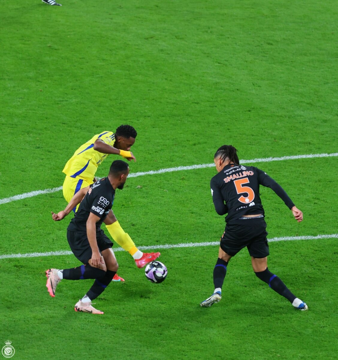 EN VIDEO: Jhon Durán se fue de doblete con el Al Nassr El delantero colombiano Jhon Durán tuvo que esperar dos partidos para reportarse con gol en su nuevo equipo, el Al Nassr. Así fue su magistral definición.