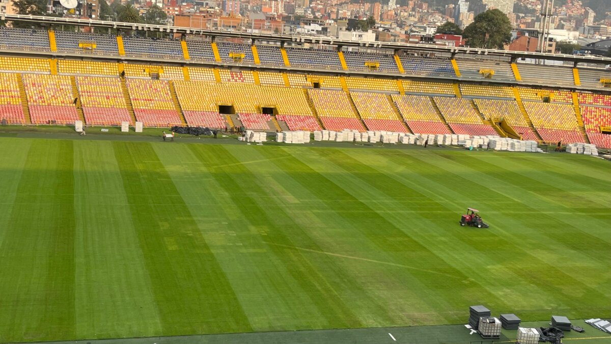 Así quedó el estadio El Campín después de los dos conciertos de Shakira Después de los conciertos de Shakira y Andrea Bocelli, el estadio El Campín está listo para volver a albergar partidos de Liga. Así fue el desmontaje del escenario y la adecuación del campo.