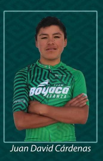 Él es Juan David Cárdenas, el joven ciclista que murió en un accidente de tránsito en Boyacá Así fue el accidente de tránsito en el que perdió la vida un joven ciclista en una vía de Boyacá. Lea los detalles.