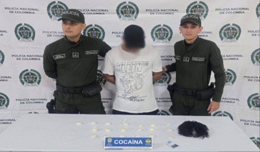 Esta es la 'narco peluca' de $ 42 millones que iban a enviar a Europa El hombre pretendía viajar a Ámsterdam con cápsulas de cocaína ocultas en una peluca.