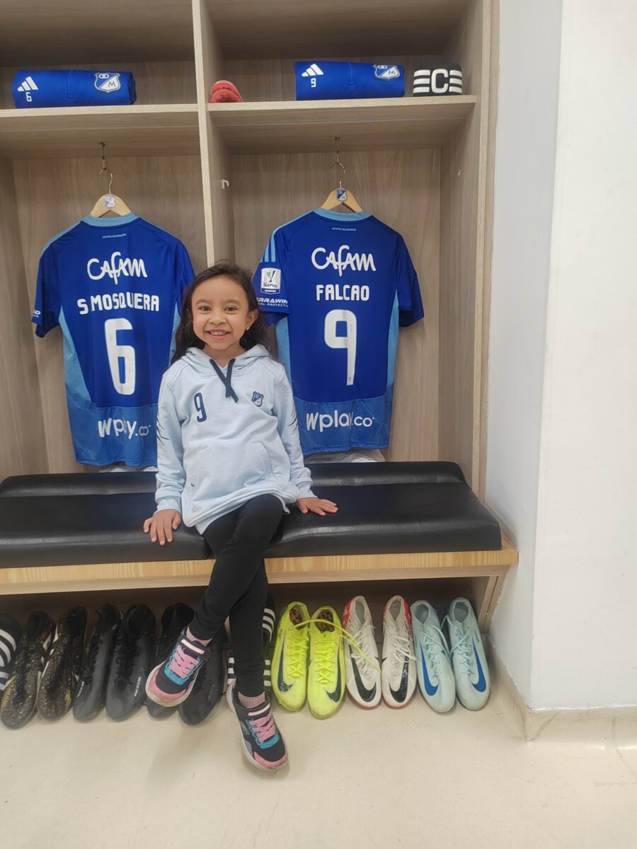 "Falcao, le regalaste 100 años de vida a mi hija": Mamá de Salomé 2 "Falcao, le regalaste 100 años de vida a mi hija": Mamá de Salomé Salomé, la niña que sigue a la espera de un trasplante de riñón, hizo realidad su sueño. El sábado pasado conoció a varios jugadores de Millonarios, entre ellos, a Falcao.