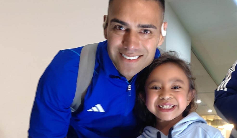 "Falcao, le regalaste 100 años de vida a mi hija": Mamá de Salomé Salomé, la niña que sigue a la espera de un trasplante de riñón, hizo realidad su sueño. El sábado pasado conoció a varios jugadores de Millonarios, entre ellos, a Falcao.