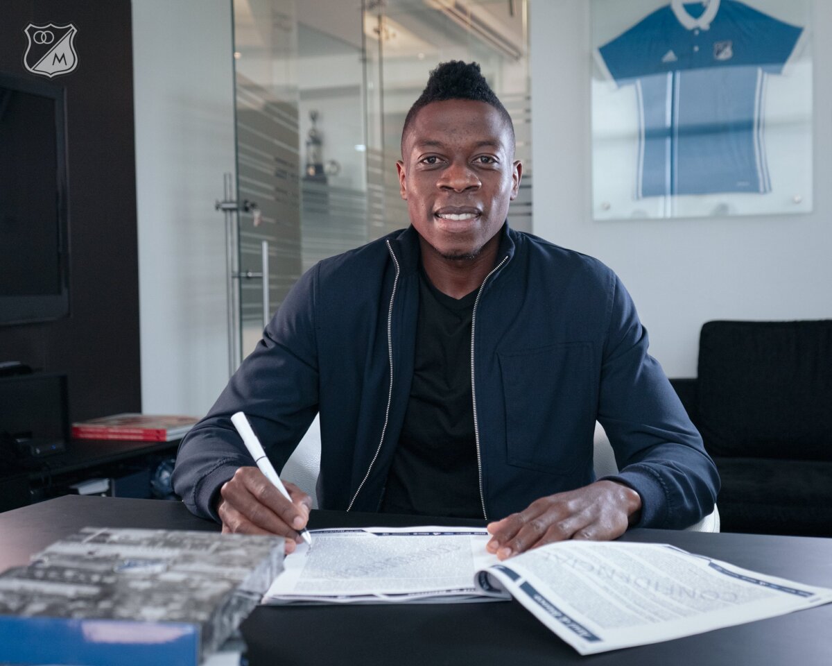 Es oficial: Helibelton Palacios es nuevo jugador de Millonarios Millonarios presentó a su nuevo lateral, Helibelton Palacios. Le contamos qué dijo el experimentado futbolista a su llegada, datos sobre su carrera y por cuánto tiempo firmó con el club.