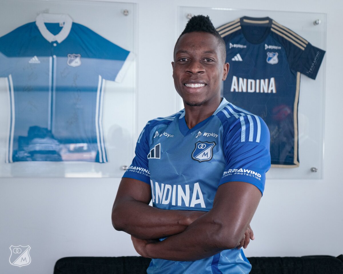 Es oficial: Helibelton Palacios es nuevo jugador de Millonarios Millonarios presentó a su nuevo lateral, Helibelton Palacios. Le contamos qué dijo el experimentado futbolista a su llegada, datos sobre su carrera y por cuánto tiempo firmó con el club.