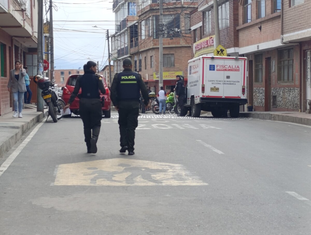 Se conoce la identidad del hombre asesinado frente a un colegio de Soacha Dos hermanos fueron atacados a disparos en Soacha: uno falleció y el otro resultó herido. Conozca los detalles.