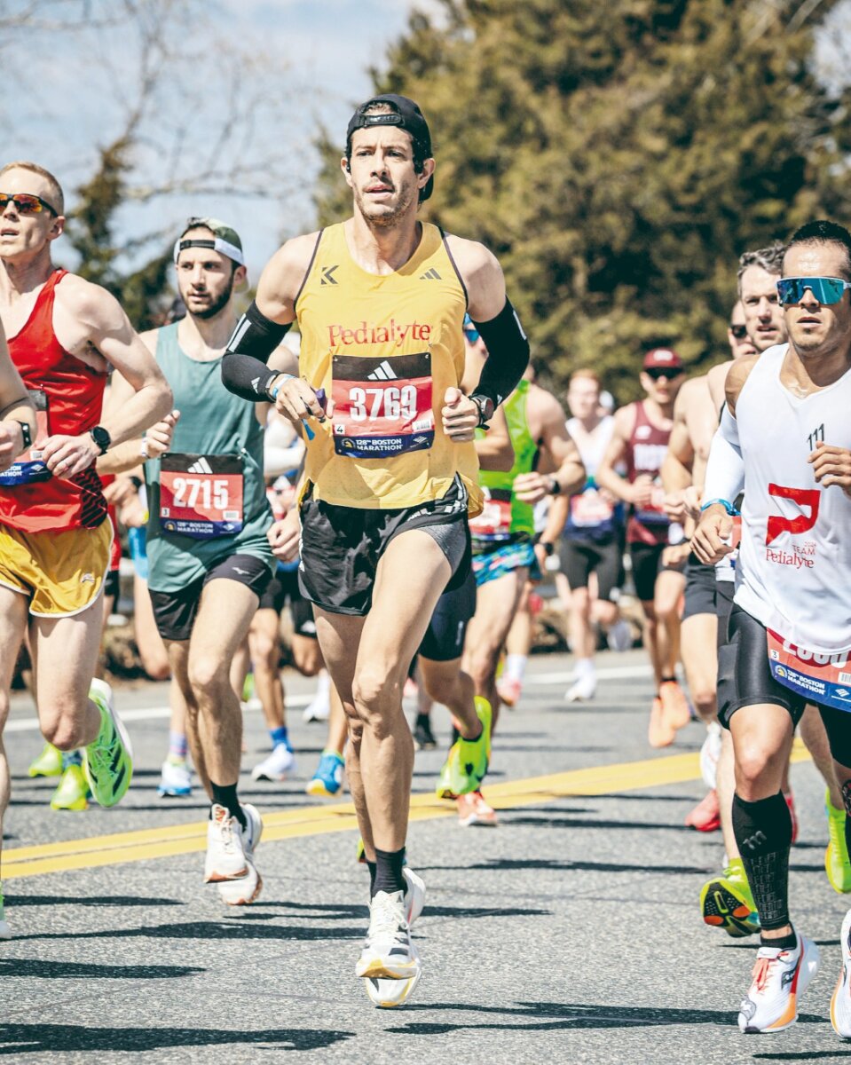 Inspiración para correr: la historia del bogotano que conquistó el mundo trotando 2 Inspiración para correr: la historia del bogotano que conquistó el mundo trotando Eduardo se convirtió en el primer colombiano en desafiar y completar las seis maratones de Abbott más exigentes del mundo.