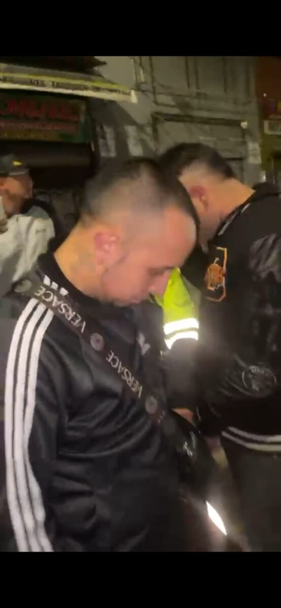 Intentaron quemar dos locales de motos en Antonio Nariño 1 Intentaron quemar dos locales de motos en Antonio Nariño 2 sujetos intentaron prenderle fuego a 2 locales de motos en Antonia Nariño. Comerciantes denuncian que presuntos delincuentes quedaron libres.