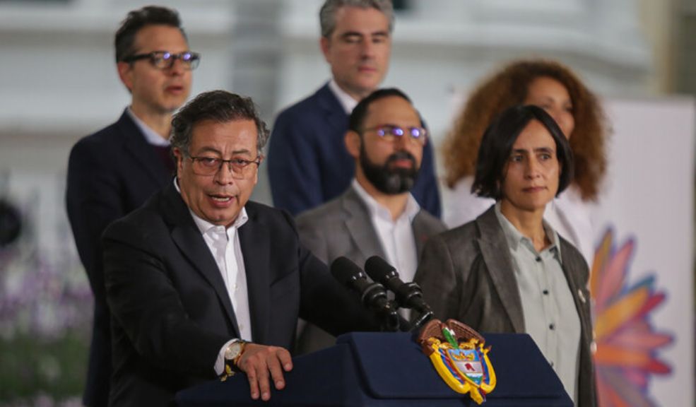 Juan Fernando Cristo presentó su renuncia al Ministerio del Interior 1 Juan Fernando Cristo presentó su renuncia al Ministerio del Interior La renuncia de Juan Fernando Cristo se suma a las de la ministra de Ambiente, Susana Muhamad, y Trabajo, Gloria Ramírez.