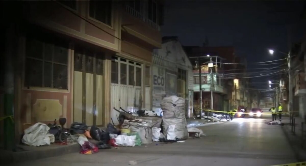 Noche de terror en Kennedy: balacera deja 2 muertos y 4 policías heridos En el barrio María Paz de Kennedy, una balacera dejó a 2 personas muertas. Policías resultaron heridos en la persecución para atrapar a los asesinos.