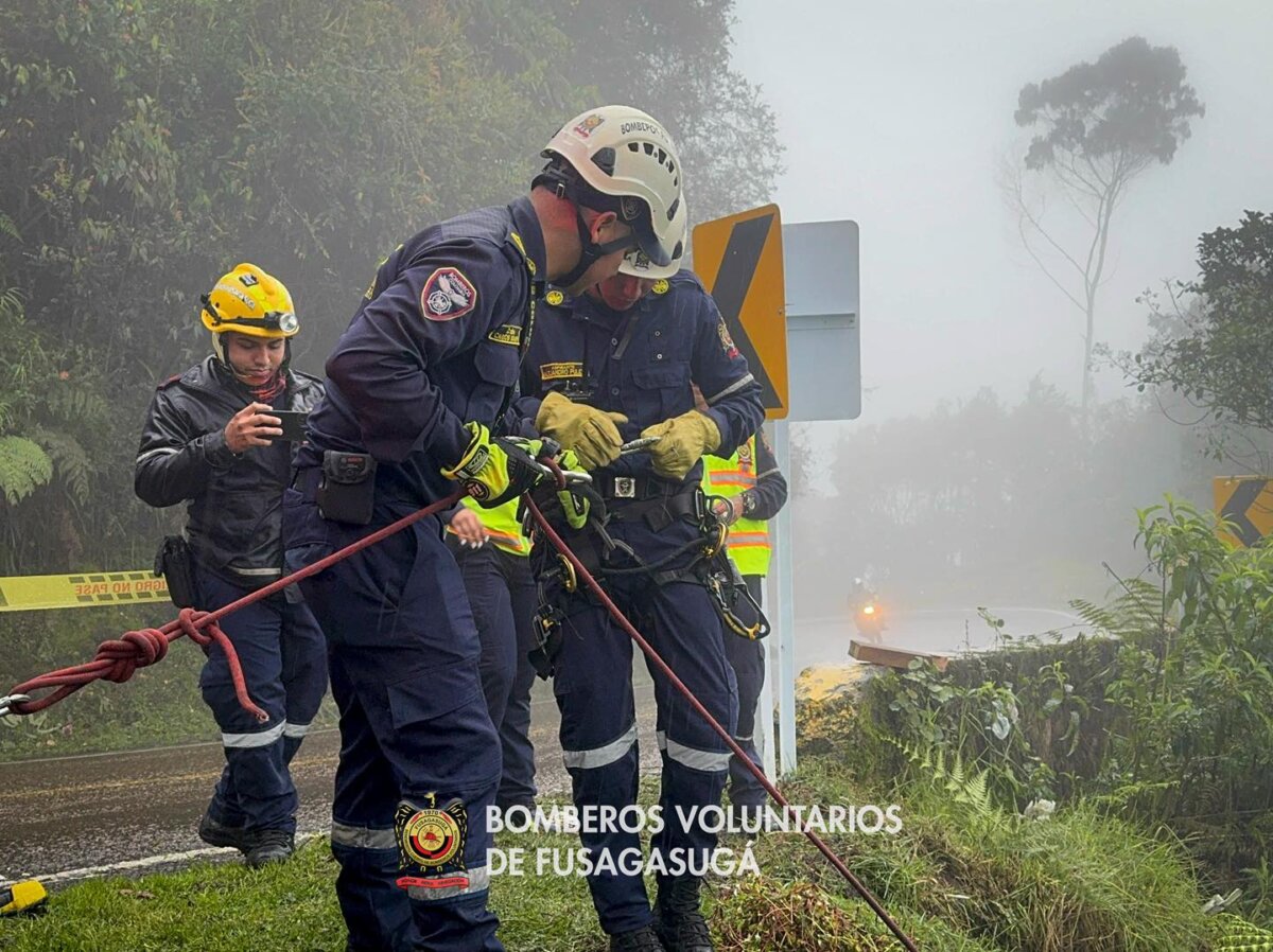 Macabro: Hallan restos humanos en el municipio de Fusagasugá Bomberos de Fusagasugá hallaron restos humanos cuando atendían un accidente de tránsito. Le contamos los detalles.