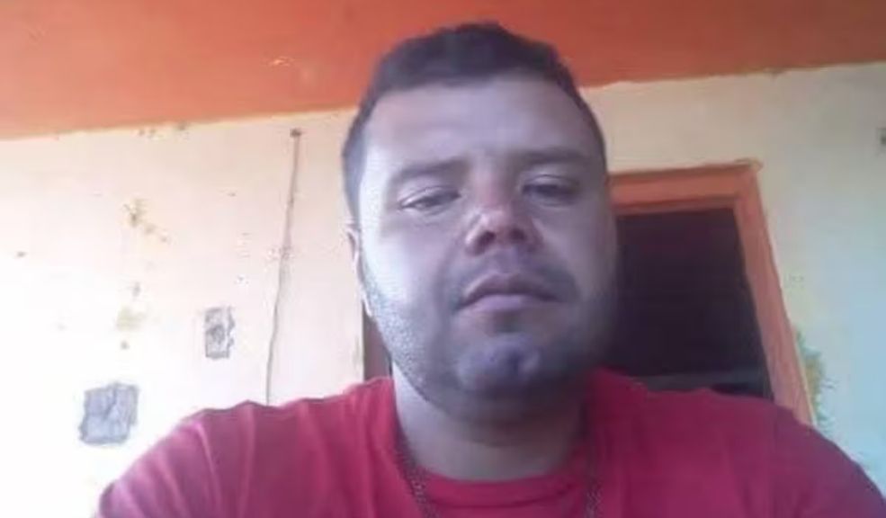 Mujer envenenó a su amante en un motel para robarle la moto 1 Mujer envenenó a su amante en un motel para robarle la moto La mujer le habría suministrado a su expareja veneno para ratones.