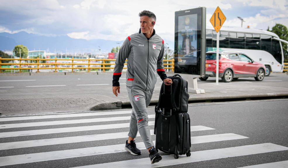 Peirano paga caro su eliminación en Copa Libertadores: se va de Santa Fe 3 Peirano paga caro su eliminación en Copa Libertadores: se va de Santa Fe A través de un comunicado, Santa Fe confirmó la salida de Pablo Peirano, tras su eliminación en Copa Libertadores. Suenan nombres para su reemplazo.