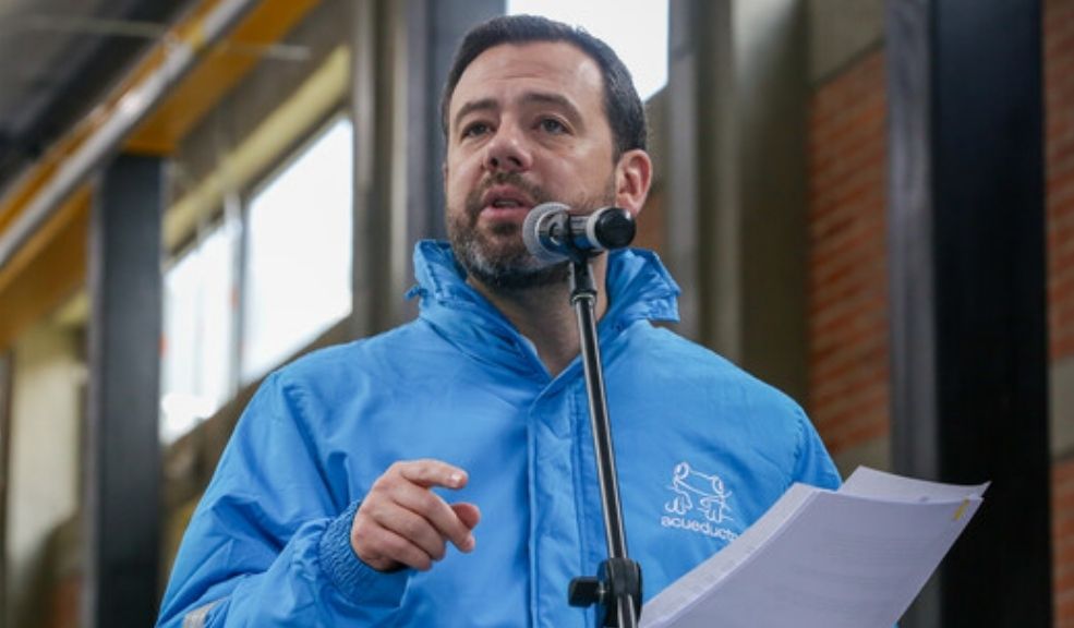 Racionamiento de agua podría acabarse en abril: esto dijo Galán El alcalde de Bogotá, Carlos Fernando Galán, informó que si continúan los esfuerzos de racionamiento y las lluvias favorecen la situación de Bogotá, en abril habría posibilidades de levantar el racionamiento de agua.