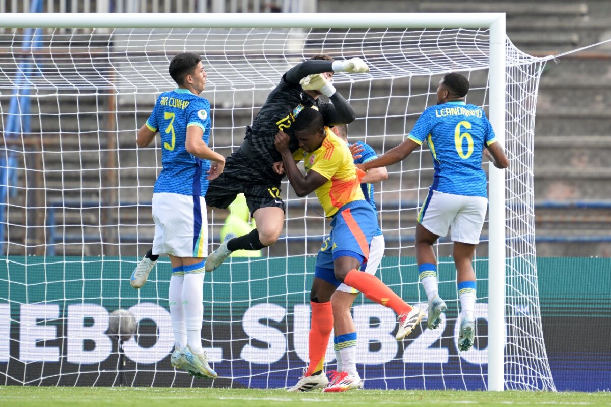 Colombia no pudo ante Brasil y sufrió su primera derrota en el Sudamericano Sub 20 La Selección Colombia no pudo mantener su invicto en el Sudamericano Sub 20. Brasil tomó revancha y le ganó en el hexagonal final. Así terminó el duelo.
