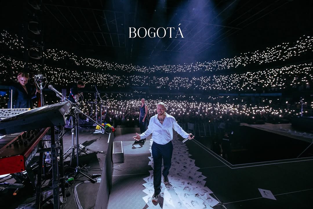 Residente cancela su presentación en Bogotá: este fue el motivo 1 Residente cancela su presentación en Bogotá: este fue el motivo Residente canceló su participación en el Concierto de La Esperanza en Bogotá, criticando el uso de recursos públicos.