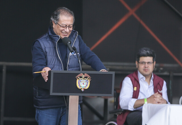 Vicky Dávila pone a temblar a los otros candidatos a la Presidencia 1 Vicky Dávila pone a temblar a los otros candidatos a la Presidencia Guarumo Ecoanalítica presentó una nueva encuesta que mide a los precandidatos y candidatos a la Presidencia. Vicky Dávila está tomado fuerza.