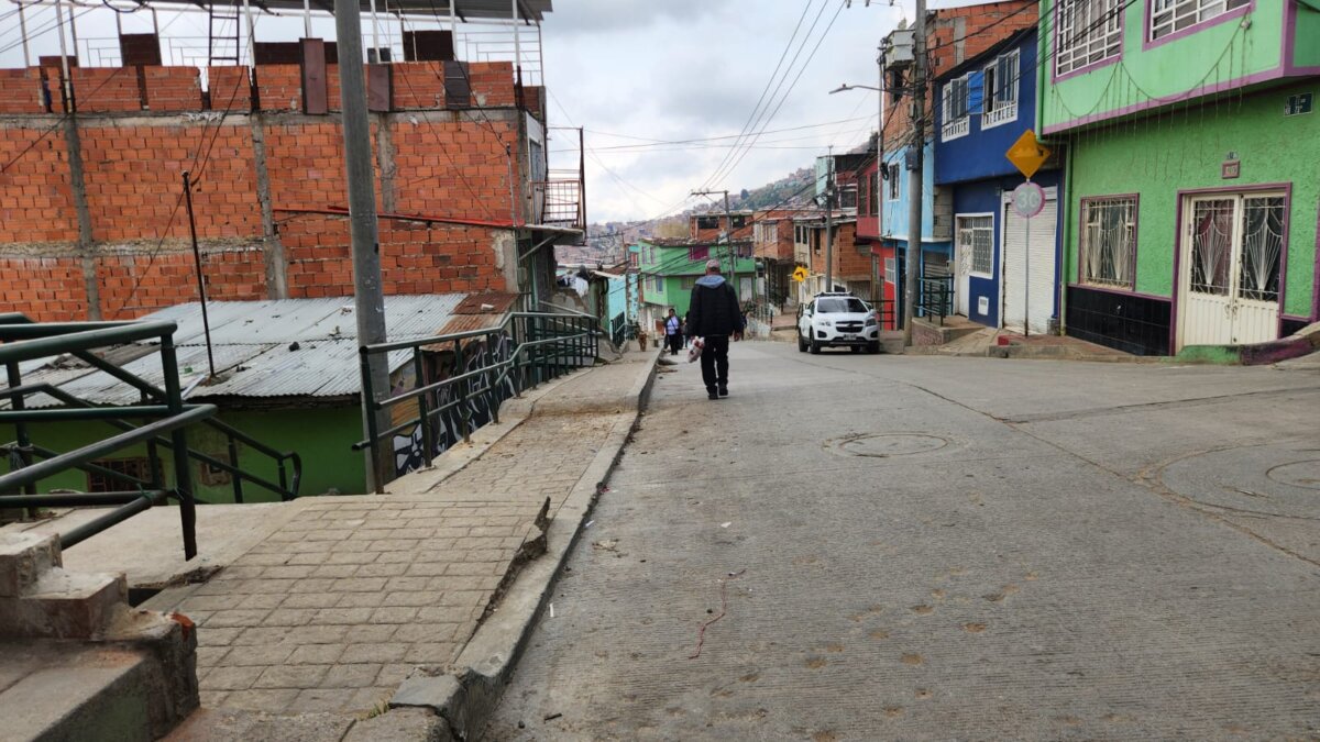 Así fue el crimen que cobró la vida de un hombre de 50 años en Ciudad Bolívar 1 Así fue el crimen que cobró la vida de un hombre de 50 años en Ciudad Bolívar Un hombre fue asesinado con arma de fuego en circunstancias que aún son materia de investigación en la localidad de Ciudad Bolívar.