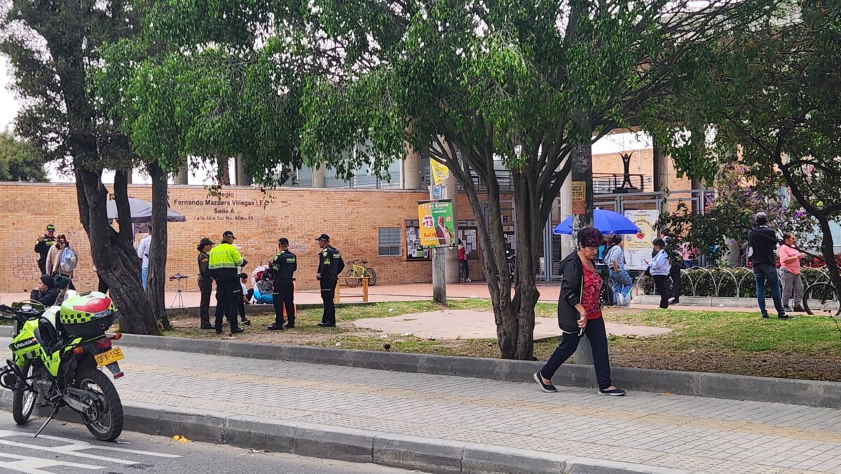 Daniel Felipe, el menor que fue asesinado al frente de un colegio en Bosa 1 Daniel Felipe, el menor que fue asesinado al frente de un colegio en Bosa El padre de Daniel Felipe le relató a Q'HUBO cómo ocurrieron los hechos. Este es el doloroso relato.