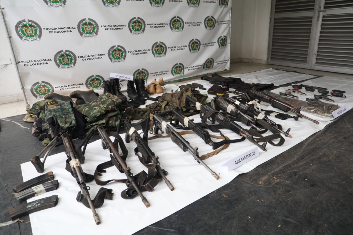Así murió 'Terror', temido jefe del Clan del Golfo El nuevo director de la Policía, general Carlos Fernando Triana, entregó hoy detalles de la operación que desembocó en la muerte de Oliverio Isaza Gómez, alias 'Terror', señalado jefe paramilitar sobreviviente de Pablo Escobar y miembro del Clan del Golfo.