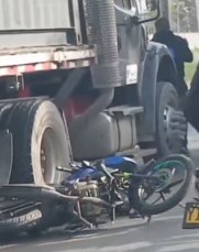 ÚLTIMA HORA: Accidente de tránsito cobró la vida de una motociclista en Kennedy 1 ÚLTIMA HORA: Accidente de tránsito cobró la vida de una motociclista en Kennedy A esta hora se adelantan las labores de criminalística en el punto donde se registró siniestro.