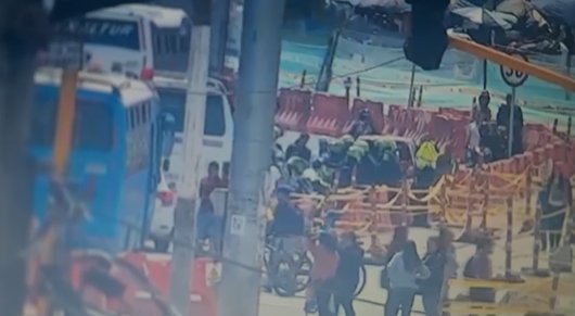 Capturan a dos personas por porte ilegal de armas en Soacha 1 Capturan a dos personas por porte ilegal de armas en Soacha Estas personas estaban realizando disparos durante un sepelio.