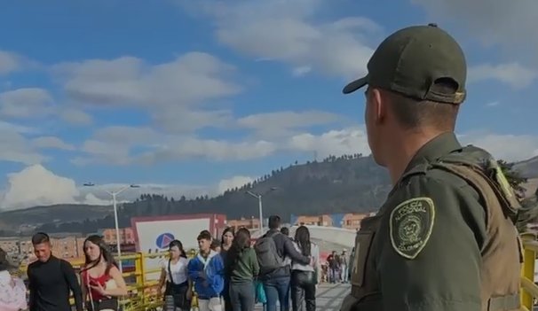 Policía Metropolitana de Soacha licencia a 106 auxiliares tras un año de servicio 1 Policía Metropolitana de Soacha licencia a 106 auxiliares tras un año de servicio 106 jóvenes culminaron su servicio militar en La Policía.