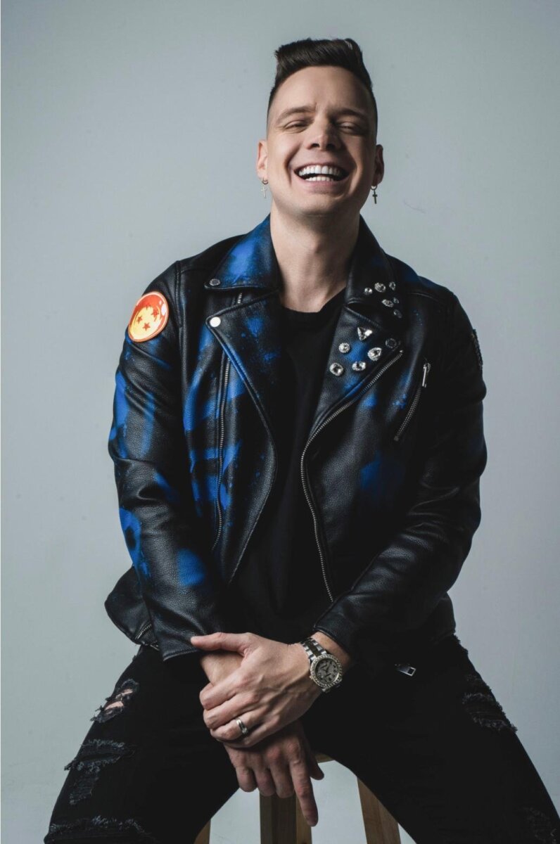 Marko une a Colombia y Venezuela con su show '¿De quién es la arepa?' 1 Marko une a Colombia y Venezuela con su show '¿De quién es la arepa?' El creador de contenido venezolano llega a Colombia con su stand-up comedy '¿De quién es la arepa?'.