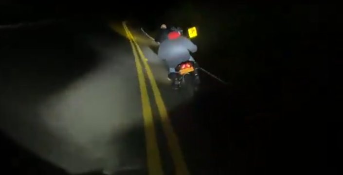 Impresionante momento en el que motociclista muere tras trágico accidente en Cundinamarca; esta es su identidad El motociclista, identificado como Yerson Ricaurte, perdió la vida en el lugar donde se presentó el siniestro. Aquí el video.