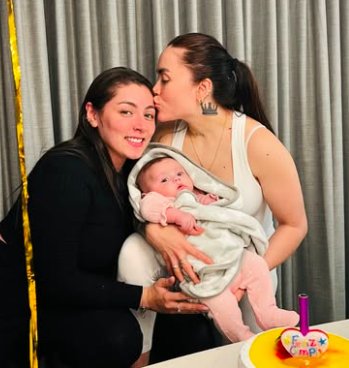Le niegan a Epa Colombia tener contacto permanente con su hija La Sala Civil de la Corte Suprema de Justicia declaró improcedente la tutela interpuesta por el defensor de la empresaria e influencer Daneidy Barrera Rojas, conocida como Epa Colombia, quien había solicitado el permiso para mantener contacto permanente con su hija de un año mientras cumple su condena de cinco años en prisión por destruir una estación de Transmilenio durante el estallido social de 2019.