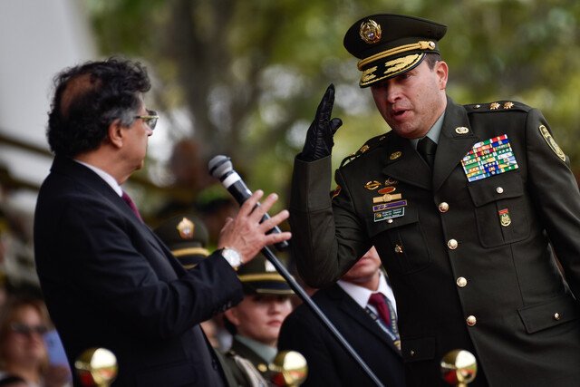 Petro denunció plan para atentar contra él: "tienen dos misiles para mi avión" Este martes, el presidente Gustavo Petro denunció un presunto atentado en su contra que, según afirmó, estaría siendo planeado para atacar su avión.