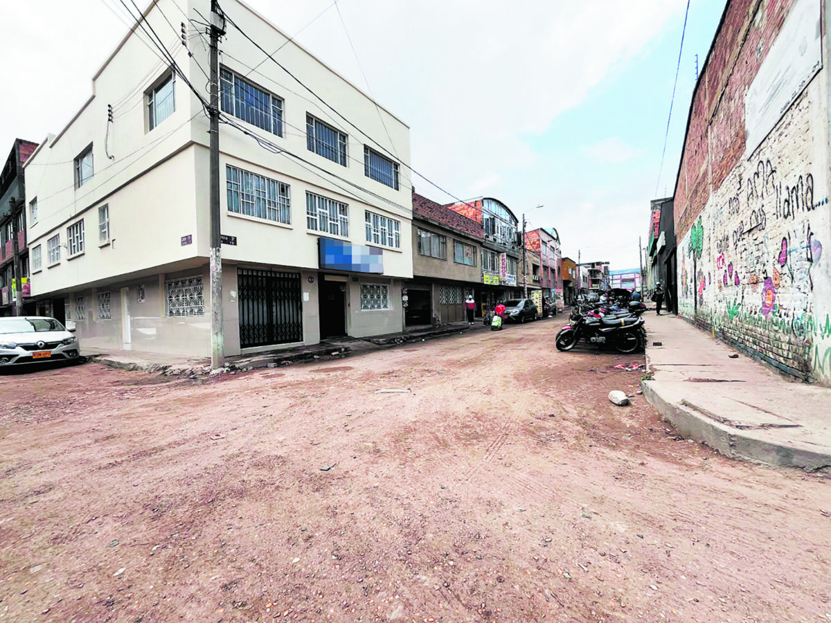Esta es la identidad del hombre que fue asesinado cuando dejaba a su hija en el colegio El hombre acababa de dejar a su hija en un colegio del municipio de Soacha cuando fue atacado a por un sicario.