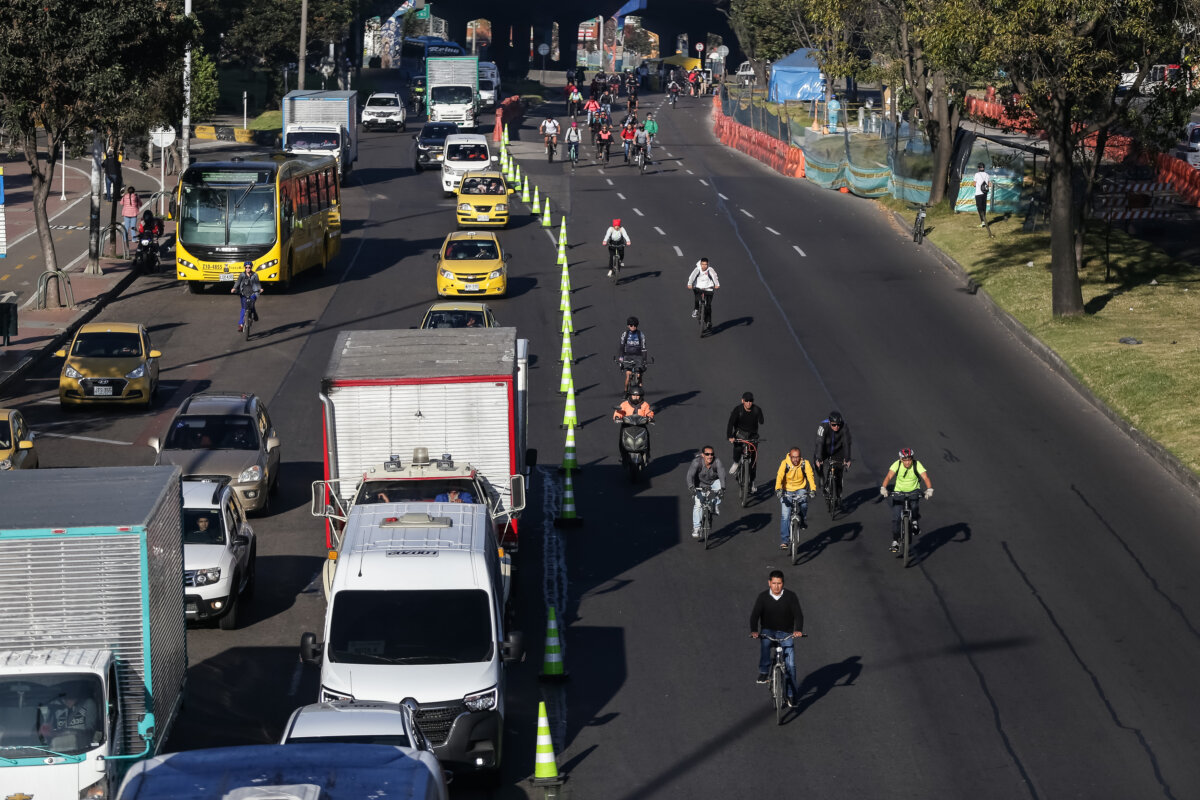 ¿Se desplazará en bicicleta el Día sin Carro? Así se garantizará la seguridad en ciclorrutas y ciclovías La Secretaría de Seguridad, de la mano de la Policía garantizará el seguro desplazamiento de quienes se desplazarán en bicicleta el Día sin Carro en Bogotá. Tenga en cuenta estas recomendaciones.