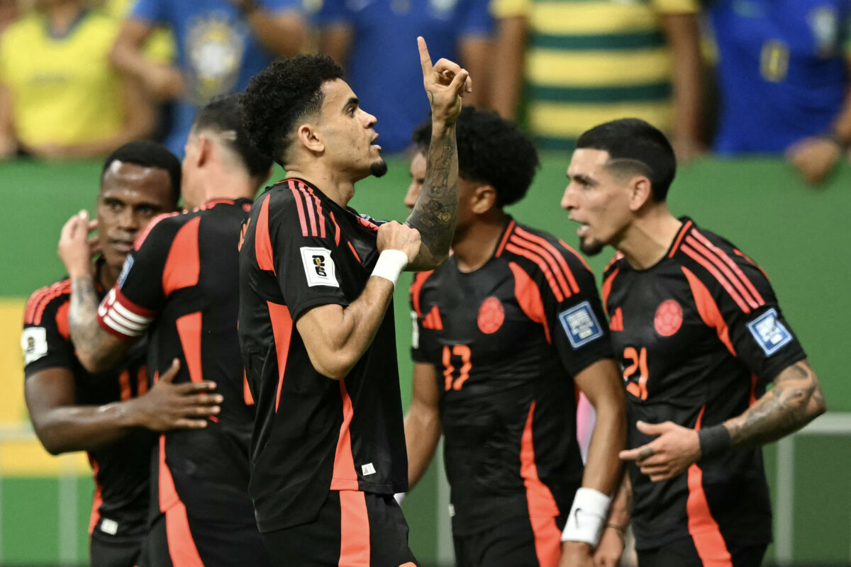 La Selección Colombia cae en el último suspiro contra Brasil y se complica en la eliminatoria 2 La Selección Colombia cae en el último suspiro contra Brasil y se complica en la eliminatoria En la fecha 13 de las eliminatorias, la Selección Colombia enfrentó a Brasil, como visitante, y pese a disputar un gran partido, cayó en el último minuto y se fue con las manos vacías.