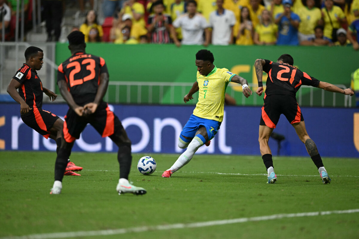 La Selección Colombia cae en el último suspiro contra Brasil y se complica en la eliminatoria 3 La Selección Colombia cae en el último suspiro contra Brasil y se complica en la eliminatoria En la fecha 13 de las eliminatorias, la Selección Colombia enfrentó a Brasil, como visitante, y pese a disputar un gran partido, cayó en el último minuto y se fue con las manos vacías.